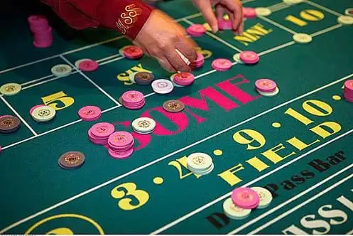 Pengguna menjaga kerahasiaan login saat mengakses platform secara aman